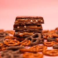 Viral Dodo Dubai Golden Caramel Milk Chocolate Pretzel Melt Ultimate Chocolate Bar Experience