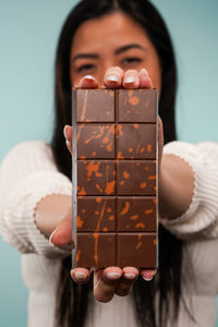 Viral Dodo Dubai Golden Caramel Milk Chocolate Pretzel Melt Ultimate Chocolate Bar Experience